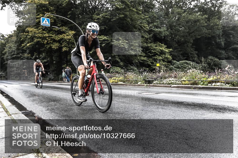 13.09.2026 - Stadtparktriathlon H.Heesch http://msf.ph/oto/10327666 13.09.2026 11:54:26 Radfahren 789, 824, 885, 933 meine-sportfotos.de