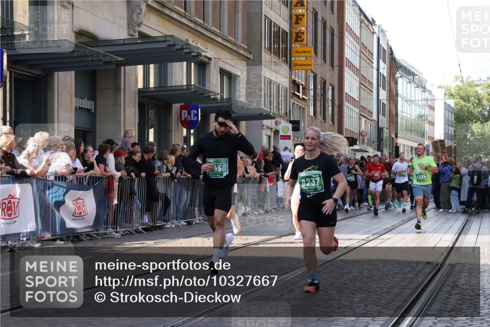 13.09.2026 - 21. swb-Marathon Bremen Strokosch-Dieckow http://msf.ph/oto/10327667 13.09.2026 13:20:50 Ziel 226, 854, 1191, 2425, 2979, 3450, 3534, 3933, 4126, 4316, 4362, 4445, 4465, 4734, 6357, 6401, 6970, 7902, 8237, 8323, 8408, 8622, 8791, 8971, 9267, 9268, 9900, 13120, 541, 769, 876, 1056, 1528, 1881, 2425, 2640, 3356, 3813, 3866, 4174, 4316, 4357, 4358, 4482, 4612, 5161, 5213, 5493, 5855, 5954, 6177, 6401, 6495, 6496, 6680, 7411, 7517, 8005, 8141, 8804, 9162, 9691, 9721, 9949, 13126 meine-sportfotos.de