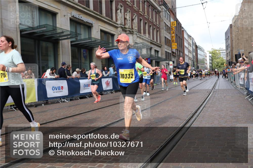 13.09.2026 - 21. swb-Marathon Bremen Strokosch-Dieckow http://msf.ph/oto/10327671 13.09.2026 11:01:36 Ziel 10257, 10332, 10409, 10444, 10500, 10617, 10803, 10817, 10924, 11075, 11115, 11150, 11268, 11369, 11412, 11413, 11436, 11479, 11486, 11668, 11747, 11859, 11985, 11986, 12016, 12095, 12145, 12360, 12379, 12412, 12466, 12506, 10181, 10251, 10332, 10497, 10560, 10647, 10648, 10678, 11075, 11305, 11306, 11324, 11459, 11467, 11550, 11551, 11666, 11788, 11796, 11798, 11813, 11969, 11970, 12047, 12062, 12390, 12391 meine-sportfotos.de