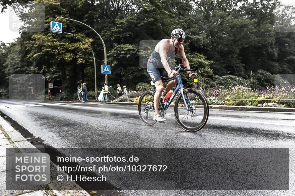 13.09.2026 - Stadtparktriathlon H.Heesch http://msf.ph/oto/10327672 13.09.2026 11:54:27 Radfahren 824, 885, 933 meine-sportfotos.de