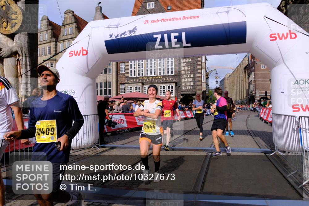 13.09.2026 - 21. swb-Marathon Bremen Tim E. http://msf.ph/oto/10327673 13.09.2026 11:02:11 Ziel 10257, 10409, 10444, 10617, 10817, 10924, 11115, 11268, 11369, 11412, 11413, 11436, 11479, 11486, 11668, 11747, 11859, 12095, 12145, 12360, 12379, 12412, 12466, 12506 meine-sportfotos.de