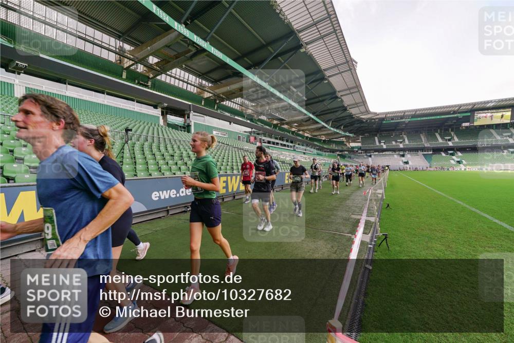 13.09.2026 - 21. swb-Marathon Bremen Michael Burmester http://msf.ph/oto/10327682 13.09.2026 13:32:59 Laufen im Stadion 155, 344, 350, 386, 490, 594, 617, 690, 765, 786, 787, 1001, 1051, 1098, 1133, 1142, 1292, 1310, 1326, 1377, 1427, 1591, 1592, 1760, 1801, 1869, 1892, 1897, 1904, 1923, 2077, 2132, 2226, 2230, 2231, 2253, 2270, 2274, 2320, 2344, 2374, 2399, 2400, 2456, 2514, 2515, 2523, 2539, 2556, 2616, 2630, 2649, 2718, 2769, 2787, 2848, 2945, 2982, 3014, 3140, 3223, 3350, 3379, 3443, 3503, 3572, 3577, 3601, 3614, 3644, 3736, 3746, 3797, 3901, 3911, 3944, 3952 meine-sportfotos.de