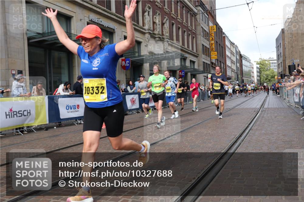 13.09.2026 - 21. swb-Marathon Bremen Strokosch-Dieckow http://msf.ph/oto/10327688 13.09.2026 11:01:36 Ziel 10257, 10332, 10409, 10444, 10500, 10617, 10803, 10817, 10924, 11075, 11115, 11150, 11268, 11369, 11412, 11413, 11436, 11479, 11486, 11668, 11747, 11859, 11985, 11986, 12016, 12095, 12145, 12360, 12379, 12412, 12466, 12506, 10181, 10251, 10332, 10497, 10560, 10647, 10648, 10678, 11075, 11305, 11306, 11324, 11459, 11467, 11550, 11551, 11666, 11788, 11796, 11798, 11813, 11969, 11970, 12047, 12062, 12390, 12391 meine-sportfotos.de