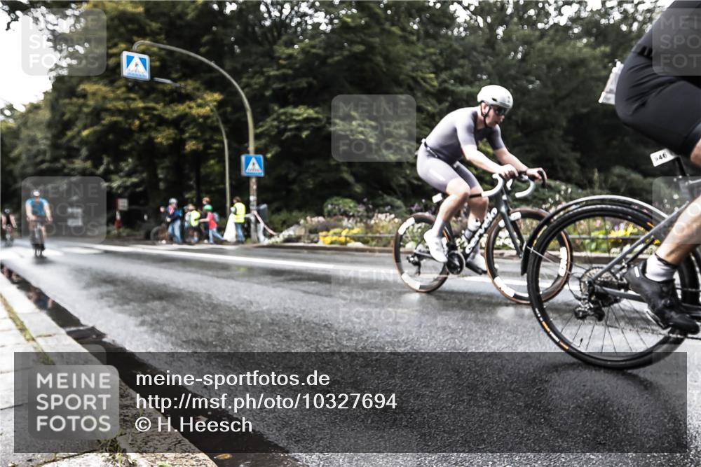 13.09.2026 - Stadtparktriathlon H.Heesch http://msf.ph/oto/10327694 13.09.2026 11:54:39 Radfahren 724, 840, 863, 946 meine-sportfotos.de