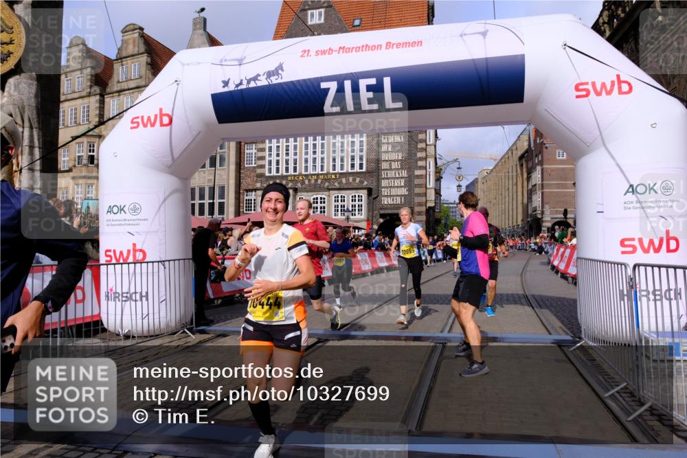 13.09.2026 - 21. swb-Marathon Bremen Tim E. http://msf.ph/oto/10327699 13.09.2026 11:02:11 Ziel 10257, 10409, 10444, 10617, 10817, 10924, 11115, 11268, 11369, 11412, 11413, 11436, 11479, 11486, 11668, 11747, 11859, 12095, 12145, 12360, 12379, 12412, 12466, 12506 meine-sportfotos.de