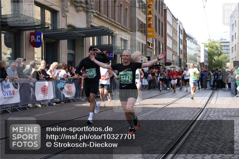 13.09.2026 - 21. swb-Marathon Bremen Strokosch-Dieckow http://msf.ph/oto/10327701 13.09.2026 13:20:50 Ziel 226, 854, 1191, 2425, 2979, 3450, 3534, 3933, 4126, 4316, 4362, 4445, 4465, 4734, 6357, 6401, 6970, 7902, 8237, 8323, 8408, 8622, 8791, 8971, 9267, 9268, 9900, 13120, 541, 769, 876, 1056, 1528, 1881, 2425, 2640, 3356, 3813, 3866, 4174, 4316, 4357, 4358, 4482, 4612, 5161, 5213, 5493, 5855, 5954, 6177, 6401, 6495, 6496, 6680, 7411, 7517, 8005, 8141, 8804, 9162, 9691, 9721, 9949, 13126 meine-sportfotos.de
