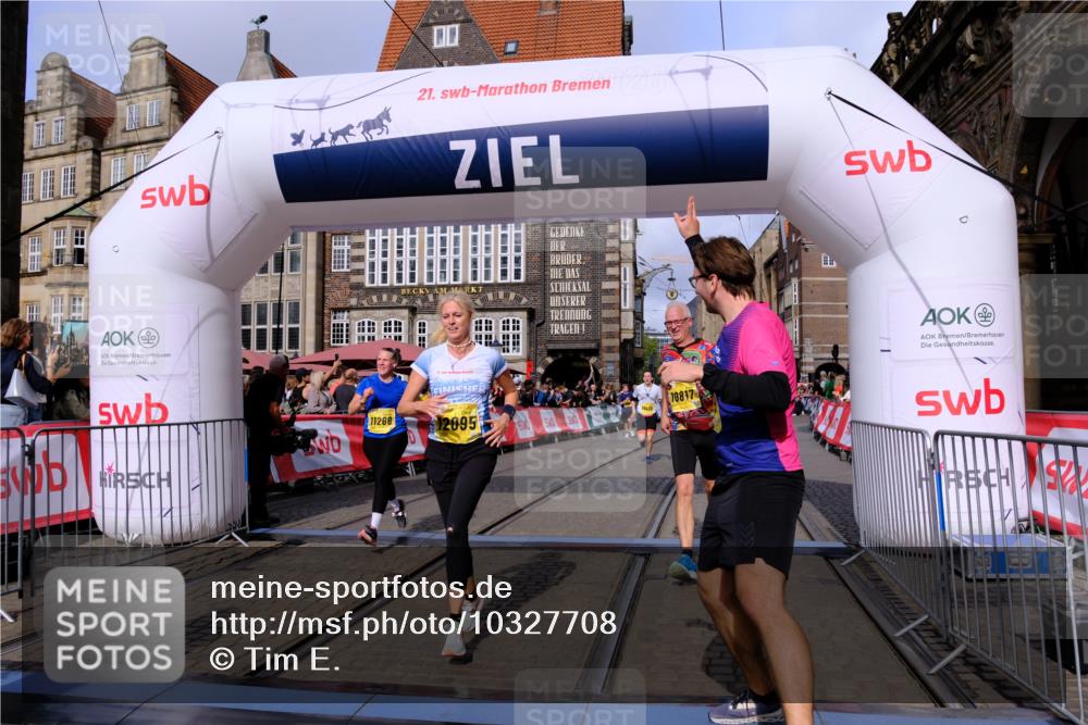13.09.2026 - 21. swb-Marathon Bremen Tim E. http://msf.ph/oto/10327708 13.09.2026 11:02:12 Ziel 10257, 10409, 10444, 10500, 10617, 10803, 10817, 10924, 11115, 11268, 11369, 11412, 11413, 11436, 11479, 11486, 11859, 12016, 12095, 12145, 12360, 12379, 12412, 12466, 12506 meine-sportfotos.de