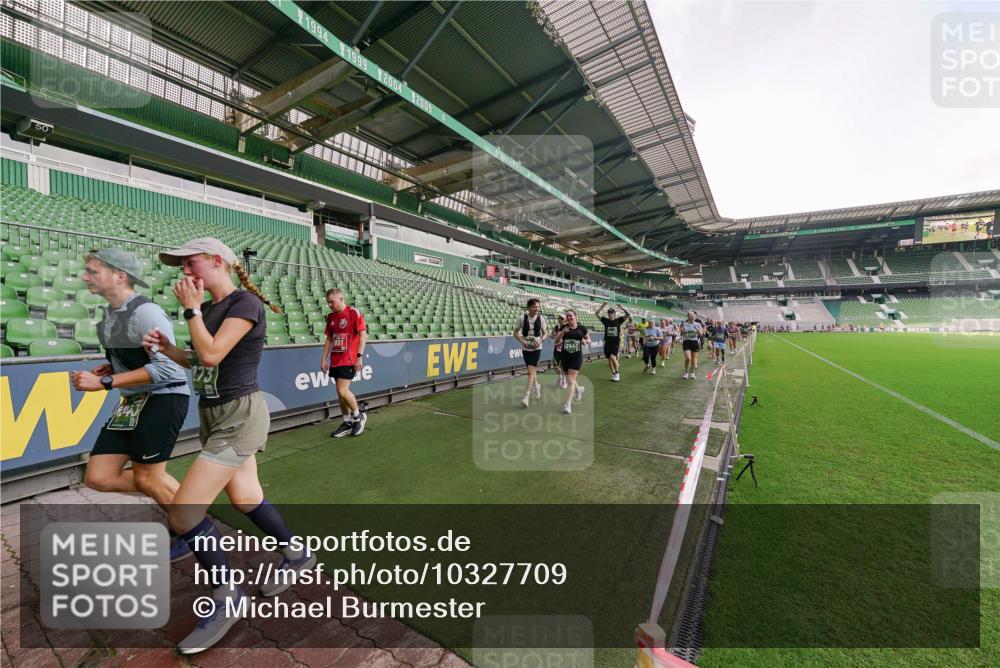 13.09.2026 - 21. swb-Marathon Bremen Michael Burmester http://msf.ph/oto/10327709 13.09.2026 13:33:01 Laufen im Stadion 155, 344, 350, 386, 428, 490, 594, 617, 690, 765, 786, 787, 1001, 1051, 1098, 1133, 1142, 1292, 1310, 1326, 1377, 1427, 1557, 1591, 1592, 1760, 1801, 1869, 1892, 1897, 1923, 2077, 2132, 2226, 2230, 2231, 2253, 2270, 2274, 2320, 2344, 2374, 2399, 2400, 2456, 2479, 2514, 2515, 2523, 2539, 2556, 2616, 2630, 2649, 2718, 2769, 2787, 2848, 2945, 2982, 3014, 3140, 3223, 3350, 3379, 3443, 3503, 3572, 3577, 3601, 3614, 3644, 3736, 3746, 3797, 3901, 3911, 3944, 3952 meine-sportfotos.de