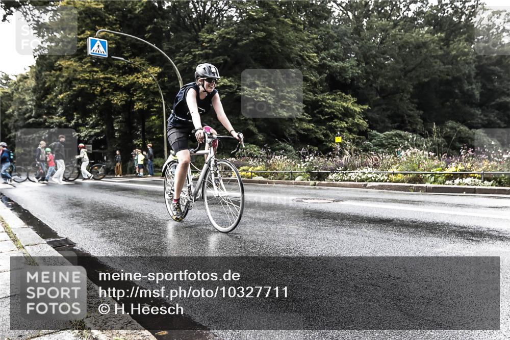 13.09.2026 - Stadtparktriathlon H.Heesch http://msf.ph/oto/10327711 13.09.2026 11:54:42 Radfahren 724, 763, 863, 946 meine-sportfotos.de