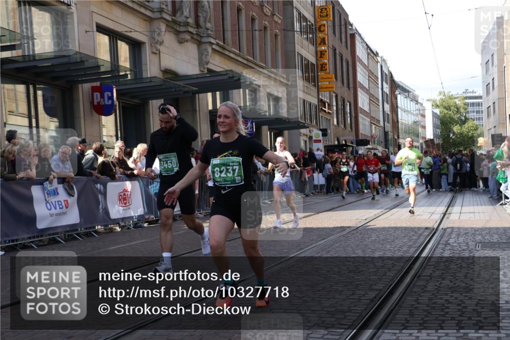 13.09.2026 - 21. swb-Marathon Bremen Strokosch-Dieckow http://msf.ph/oto/10327718 13.09.2026 13:20:51 Ziel 226, 854, 1191, 2979, 3450, 3534, 3933, 4126, 4362, 4445, 4465, 4519, 4734, 6357, 6970, 7902, 8237, 8323, 8408, 8622, 8791, 8971, 9267, 9268, 9900, 13120, 541, 769, 876, 1056, 1528, 1881, 2425, 2640, 3356, 3813, 3866, 4174, 4316, 4357, 4482, 4612, 5161, 5213, 5493, 5855, 5954, 6177, 6401, 6495, 6496, 6680, 7411, 7517, 8005, 8141, 8804, 9162, 9691, 9721, 9949, 13126 meine-sportfotos.de