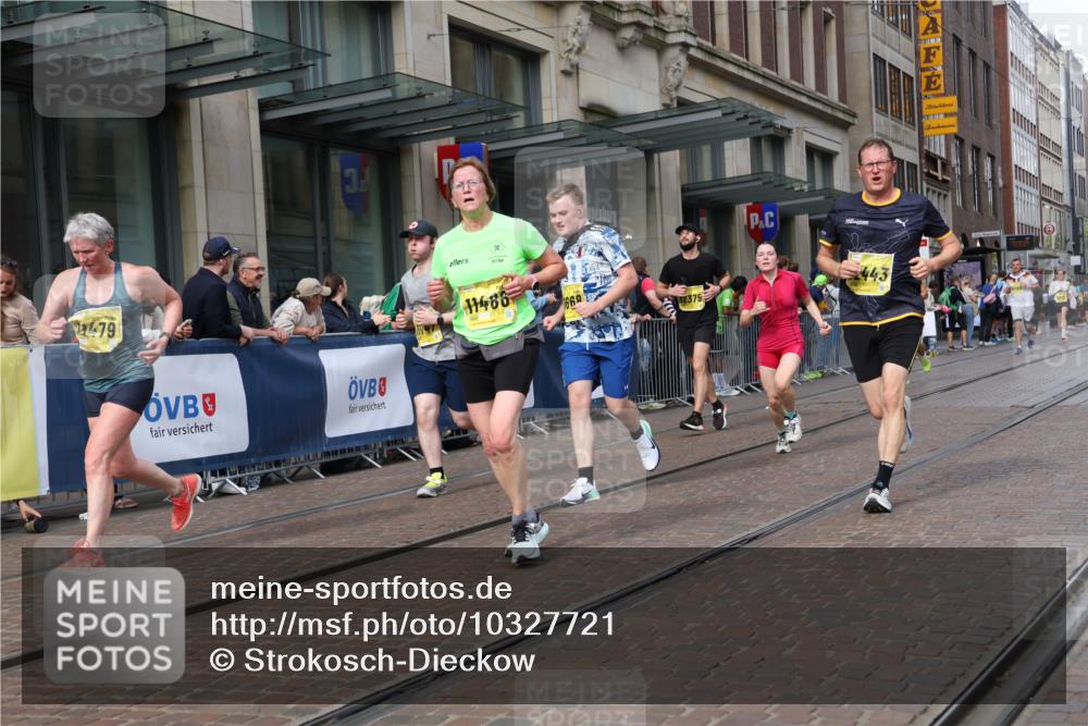 13.09.2026 - 21. swb-Marathon Bremen Strokosch-Dieckow http://msf.ph/oto/10327721 13.09.2026 11:01:37 Ziel 10257, 10409, 10444, 10500, 10617, 10803, 10817, 10924, 11115, 11150, 11268, 11369, 11412, 11413, 11436, 11479, 11486, 11668, 11747, 11859, 11985, 11986, 12016, 12095, 12145, 12360, 12379, 12412, 12466, 12506, 10181, 10251, 10332, 10497, 10560, 10647, 10648, 10678, 11075, 11150, 11305, 11324, 11459, 11467, 11550, 11551, 11666, 11788, 11796, 11798, 11813, 11969, 11970, 11985, 11986, 12047, 12062 meine-sportfotos.de