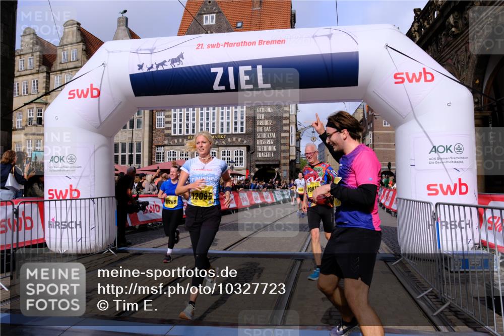 13.09.2026 - 21. swb-Marathon Bremen Tim E. http://msf.ph/oto/10327723 13.09.2026 11:02:12 Ziel 10257, 10409, 10444, 10500, 10617, 10803, 10817, 10924, 11115, 11268, 11369, 11412, 11413, 11436, 11479, 11486, 11859, 12016, 12095, 12145, 12360, 12379, 12412, 12466, 12506 meine-sportfotos.de