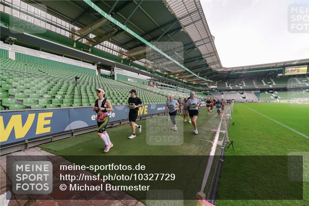 13.09.2026 - 21. swb-Marathon Bremen Michael Burmester http://msf.ph/oto/10327729 13.09.2026 13:33:03 Laufen im Stadion 155, 344, 350, 386, 428, 490, 594, 617, 690, 765, 786, 787, 1001, 1051, 1098, 1133, 1142, 1292, 1310, 1326, 1377, 1427, 1557, 1591, 1592, 1661, 1760, 1801, 1869, 1892, 1897, 1923, 2077, 2132, 2226, 2230, 2231, 2253, 2270, 2274, 2320, 2344, 2374, 2399, 2400, 2456, 2479, 2514, 2515, 2523, 2539, 2556, 2616, 2630, 2649, 2718, 2757, 2769, 2787, 2848, 2945, 2982, 3014, 3140, 3223, 3350, 3379, 3443, 3503, 3572, 3577, 3601, 3614, 3644, 3736, 3746, 3797, 3875, 3901, 3911, 3952 meine-sportfotos.de