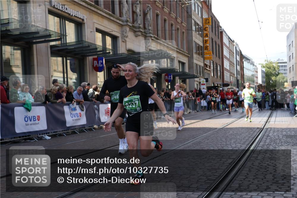 13.09.2026 - 21. swb-Marathon Bremen Strokosch-Dieckow http://msf.ph/oto/10327735 13.09.2026 13:20:51 Ziel 226, 854, 1191, 2979, 3450, 3534, 3933, 4126, 4362, 4445, 4465, 4519, 4734, 6357, 6970, 7902, 8237, 8323, 8408, 8622, 8791, 8971, 9267, 9268, 9900, 13120, 541, 769, 876, 1056, 1528, 1881, 2425, 2640, 3356, 3813, 3866, 4174, 4316, 4357, 4482, 4612, 5161, 5213, 5493, 5855, 5954, 6177, 6401, 6495, 6496, 6680, 7411, 7517, 8005, 8141, 8804, 9162, 9691, 9721, 9949, 13126 meine-sportfotos.de