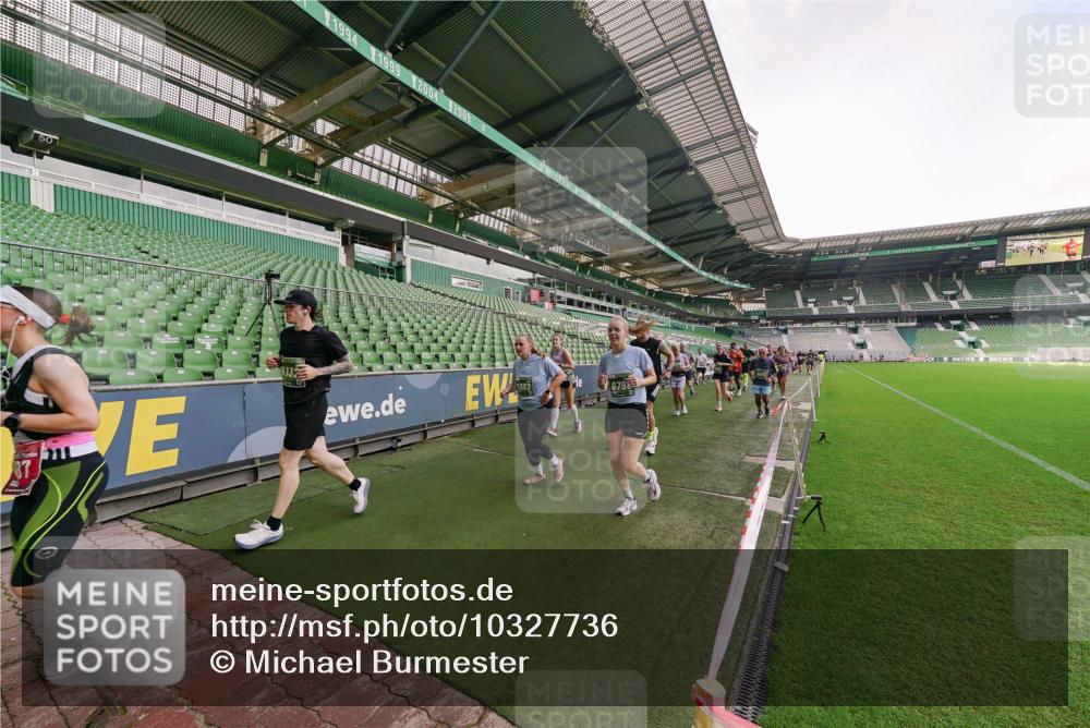 13.09.2026 - 21. swb-Marathon Bremen Michael Burmester http://msf.ph/oto/10327736 13.09.2026 13:33:04 Laufen im Stadion 155, 344, 350, 386, 428, 490, 594, 617, 690, 765, 786, 787, 1001, 1051, 1098, 1133, 1142, 1292, 1326, 1377, 1427, 1557, 1591, 1592, 1661, 1760, 1801, 1869, 1897, 1923, 1996, 2077, 2132, 2226, 2230, 2231, 2253, 2270, 2274, 2320, 2344, 2374, 2399, 2400, 2456, 2479, 2514, 2515, 2523, 2539, 2543, 2556, 2616, 2630, 2649, 2718, 2757, 2769, 2787, 2848, 2945, 2982, 3014, 3140, 3223, 3350, 3379, 3443, 3503, 3572, 3577, 3601, 3614, 3644, 3736, 3746, 3797, 3875, 3901, 3911, 3952 meine-sportfotos.de