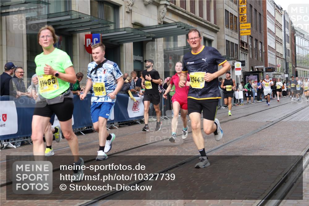 13.09.2026 - 21. swb-Marathon Bremen Strokosch-Dieckow http://msf.ph/oto/10327739 13.09.2026 11:01:37 Ziel 10257, 10409, 10444, 10500, 10617, 10803, 10817, 10924, 11115, 11150, 11268, 11369, 11412, 11413, 11436, 11479, 11486, 11668, 11747, 11859, 11985, 11986, 12016, 12095, 12145, 12360, 12379, 12412, 12466, 12506, 10181, 10251, 10332, 10497, 10560, 10647, 10648, 10678, 11075, 11150, 11305, 11324, 11459, 11467, 11550, 11551, 11666, 11788, 11796, 11798, 11813, 11969, 11970, 11985, 11986, 12047, 12062 meine-sportfotos.de