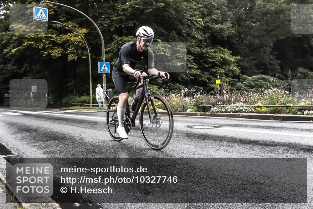 13.09.2026 - Stadtparktriathlon H.Heesch http://msf.ph/oto/10327746 13.09.2026 13:05:49 Radfahren 1407, 1420 meine-sportfotos.de