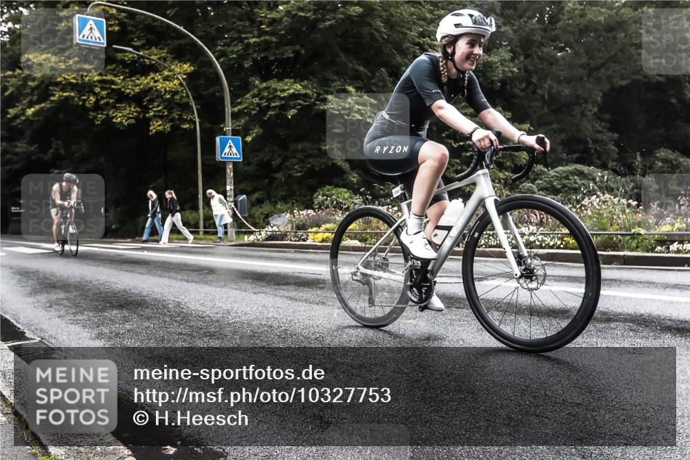 13.09.2026 - Stadtparktriathlon H.Heesch http://msf.ph/oto/10327753 13.09.2026 13:06:03 Radfahren 1283, 1295 meine-sportfotos.de