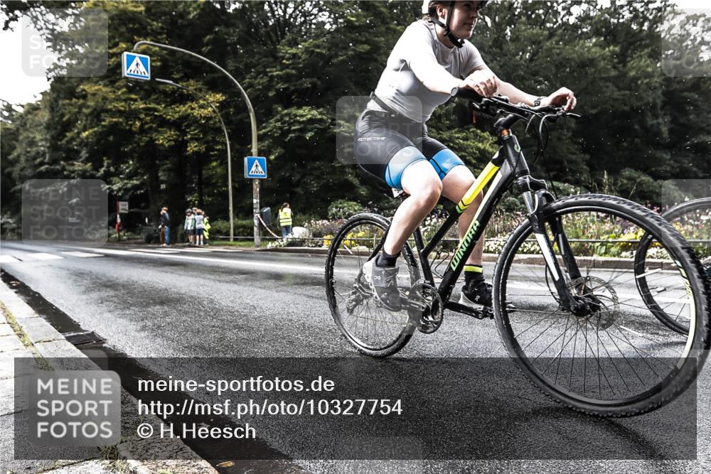13.09.2026 - Stadtparktriathlon H.Heesch http://msf.ph/oto/10327754 13.09.2026 11:55:02 Radfahren 733, 754, 891, 1017 meine-sportfotos.de