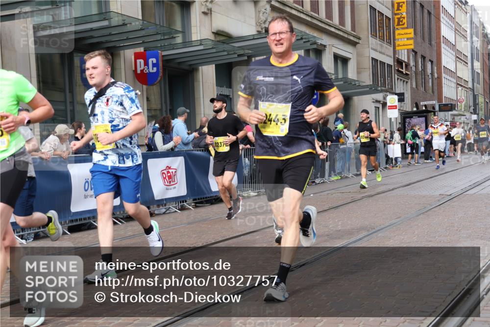 13.09.2026 - 21. swb-Marathon Bremen Strokosch-Dieckow http://msf.ph/oto/10327757 13.09.2026 11:01:37 Ziel 10257, 10409, 10444, 10500, 10617, 10803, 10817, 10924, 11115, 11150, 11268, 11369, 11412, 11413, 11436, 11479, 11486, 11668, 11747, 11859, 11985, 11986, 12016, 12095, 12145, 12360, 12379, 12412, 12466, 12506, 10181, 10251, 10332, 10497, 10560, 10647, 10648, 10678, 11075, 11150, 11305, 11324, 11459, 11467, 11550, 11551, 11666, 11788, 11796, 11798, 11813, 11969, 11970, 11985, 11986, 12047, 12062 meine-sportfotos.de