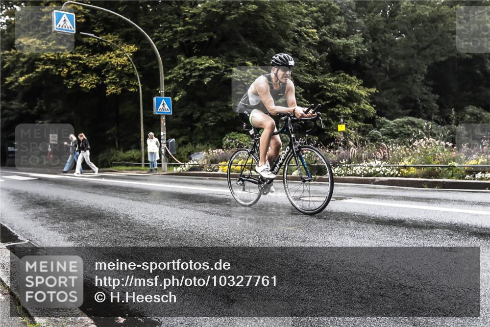 13.09.2026 - Stadtparktriathlon H.Heesch http://msf.ph/oto/10327761 13.09.2026 13:06:04 Radfahren 1283, 1295 meine-sportfotos.de