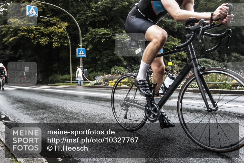 13.09.2026 - Stadtparktriathlon H.Heesch http://msf.ph/oto/10327767 13.09.2026 13:06:13 Radfahren 1322, 1323, 1369 meine-sportfotos.de