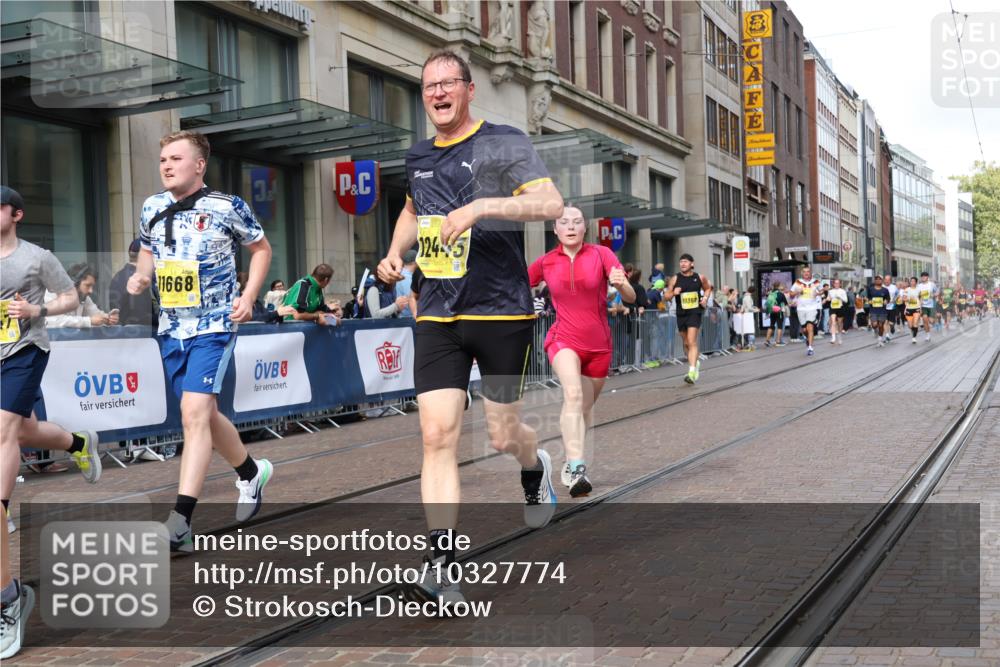 13.09.2026 - 21. swb-Marathon Bremen Strokosch-Dieckow http://msf.ph/oto/10327774 13.09.2026 11:01:38 Ziel 10257, 10409, 10444, 10473, 10500, 10617, 10803, 10817, 10924, 11115, 11268, 11369, 11412, 11413, 11436, 11479, 11486, 11668, 11747, 11859, 12016, 12095, 12145, 12360, 12379, 12412, 12466, 12506, 10181, 10251, 10332, 10497, 10560, 10647, 10648, 10678, 11075, 11150, 11305, 11324, 11459, 11467, 11550, 11551, 11666, 11668, 11747, 11788, 11796, 11798, 11969, 11970, 11985, 11986, 12047, 12062 meine-sportfotos.de