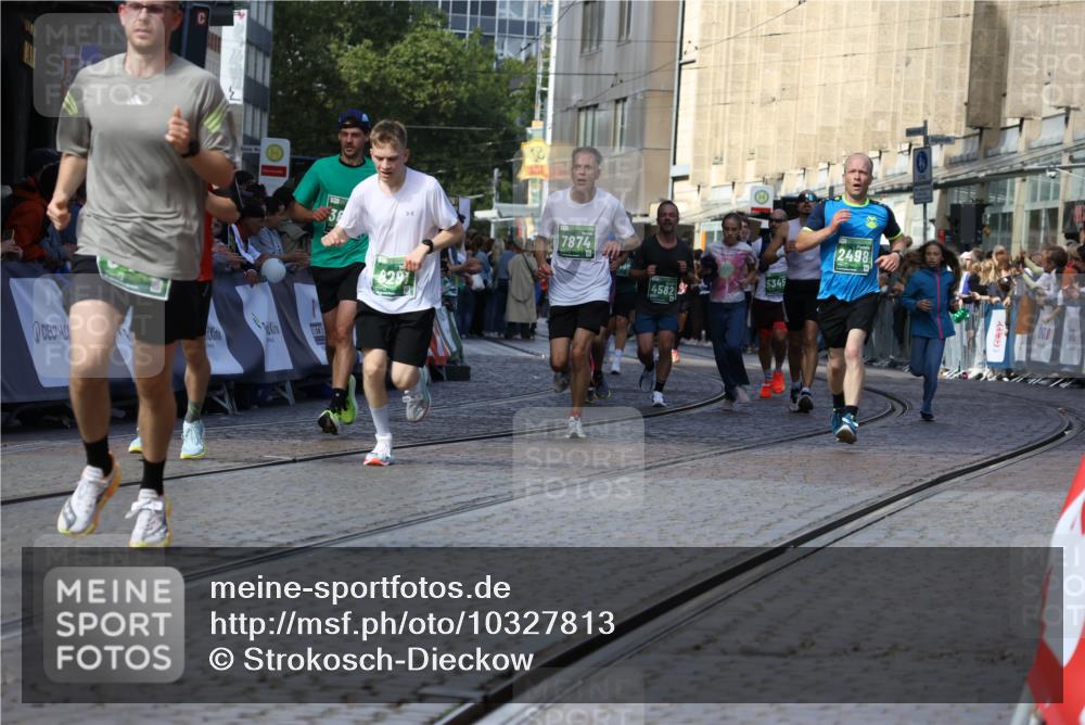 13.09.2026 - 21. swb-Marathon Bremen Strokosch-Dieckow http://msf.ph/oto/10327813 13.09.2026 13:13:01 Ziel 2350, 2362, 3054, 3988, 4605, 4879, 5416, 6796, 8029, 9775, 9803, 13106, 280, 313, 621, 868, 987, 1207, 2498, 2962, 3566, 3625, 4582, 5345, 5769, 7874, 8197, 8291, 8419, 8464, 9092 meine-sportfotos.de
