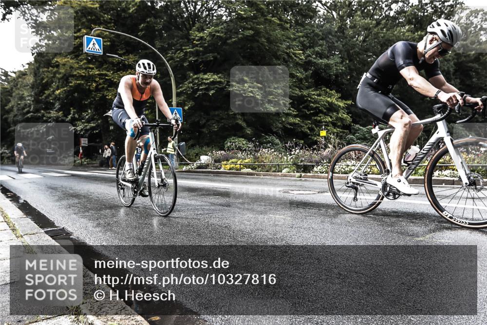 13.09.2026 - Stadtparktriathlon H.Heesch http://msf.ph/oto/10327816 13.09.2026 11:55:28 Radfahren 831, 867, 925 meine-sportfotos.de