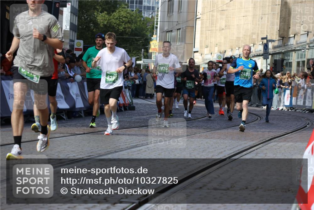 13.09.2026 - 21. swb-Marathon Bremen Strokosch-Dieckow http://msf.ph/oto/10327825 13.09.2026 13:13:01 Ziel 2350, 2362, 3054, 3988, 4605, 4879, 5416, 6796, 8029, 9775, 9803, 13106, 280, 313, 621, 868, 987, 1207, 2498, 2962, 3566, 3625, 4582, 5345, 5769, 7874, 8197, 8291, 8419, 8464, 9092 meine-sportfotos.de