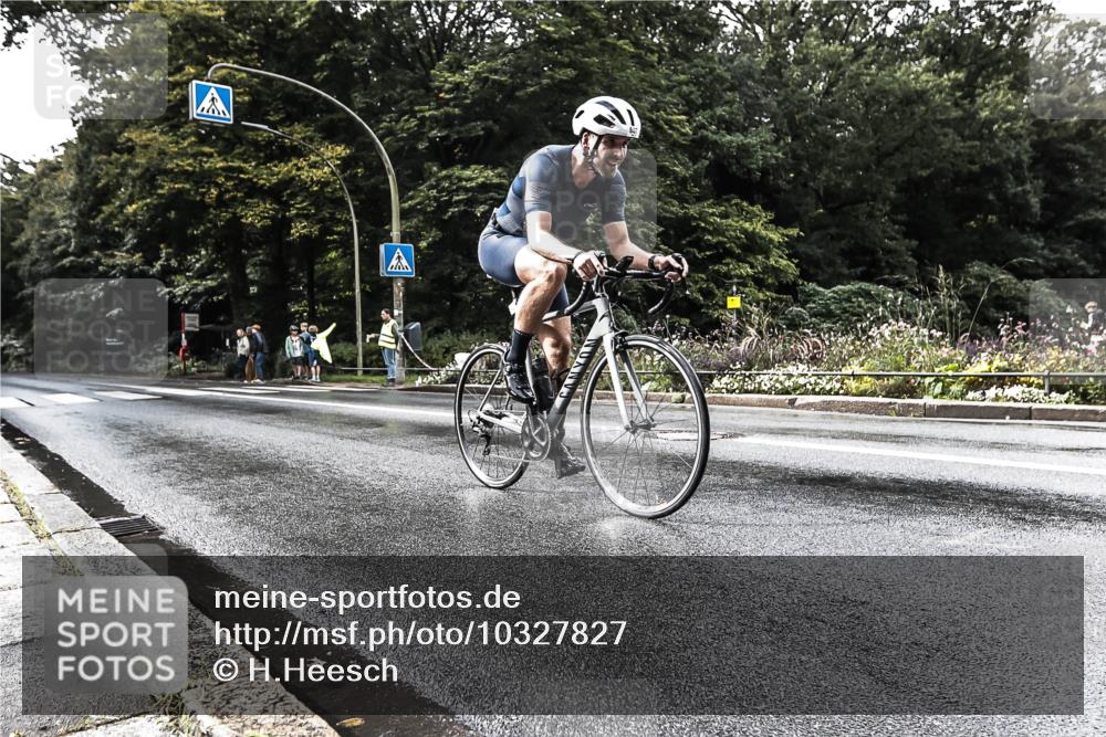 13.09.2026 - Stadtparktriathlon H.Heesch http://msf.ph/oto/10327827 13.09.2026 11:55:29 Radfahren 831, 867, 925 meine-sportfotos.de