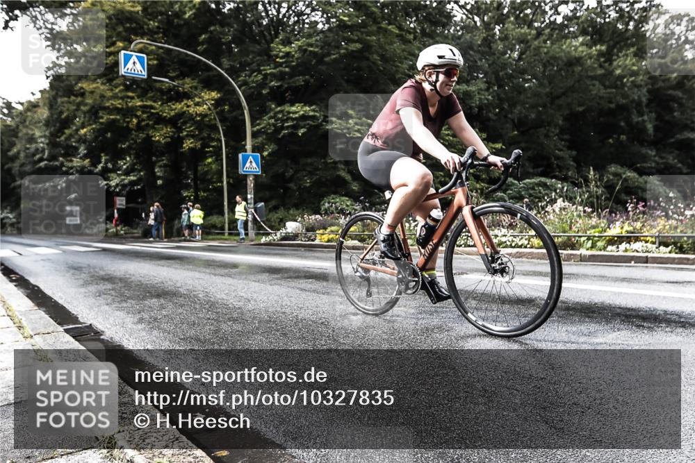13.09.2026 - Stadtparktriathlon H.Heesch http://msf.ph/oto/10327835 13.09.2026 11:55:36 Radfahren 826 meine-sportfotos.de