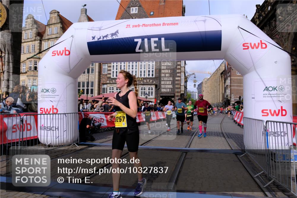13.09.2026 - 21. swb-Marathon Bremen Tim E. http://msf.ph/oto/10327837 13.09.2026 11:02:16 Ziel 10257, 10409, 10444, 10473, 10500, 10617, 10803, 10817, 10924, 11115, 11268, 11369, 11412, 11413, 11436, 11859, 12016, 12095, 12145, 12360, 12379, 12412, 12466, 12506 meine-sportfotos.de