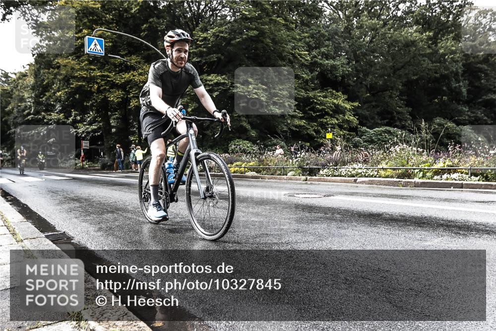 13.09.2026 - Stadtparktriathlon H.Heesch http://msf.ph/oto/10327845 13.09.2026 11:55:43 Radfahren 862, 873, 892 meine-sportfotos.de
