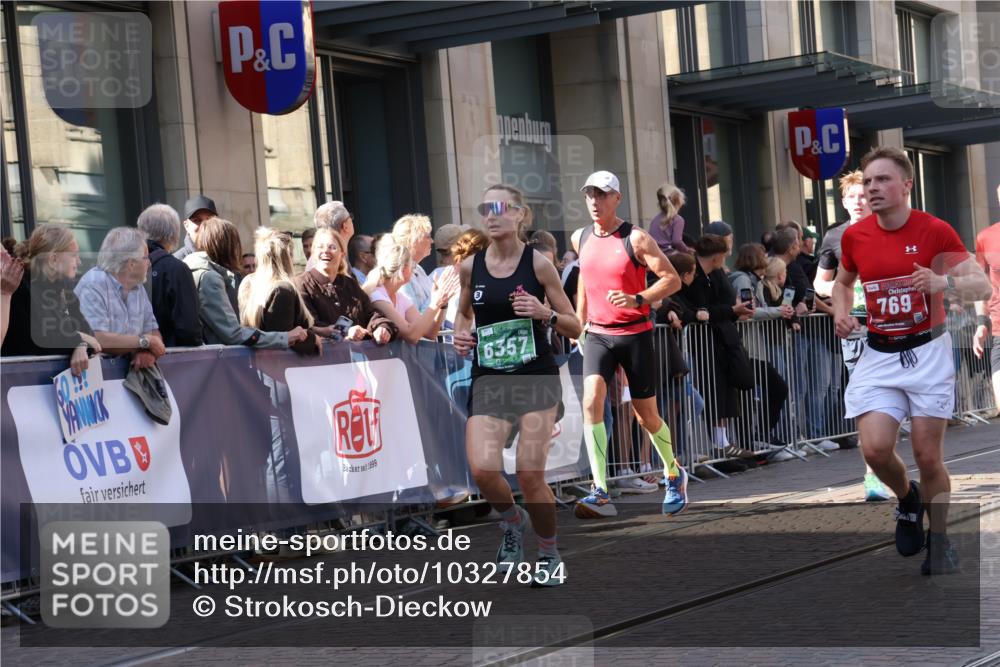 13.09.2026 - 21. swb-Marathon Bremen Strokosch-Dieckow http://msf.ph/oto/10327854 13.09.2026 13:20:55 Ziel 226, 854, 1191, 2979, 3450, 3534, 3933, 4234, 4362, 4445, 4484, 4519, 4734, 6357, 6970, 8237, 8323, 8408, 8622, 8791, 9267, 9268, 9514, 9900, 13120, 541, 769, 854, 876, 1056, 1881, 2425, 2640, 3356, 3866, 4126, 4174, 4316, 4357, 4465, 4482, 4612, 5161, 5213, 5855, 5954, 6177, 6401, 6680, 7411, 7517, 7902, 8005, 8141, 8622, 8804, 8971, 9162, 9691, 13126 meine-sportfotos.de