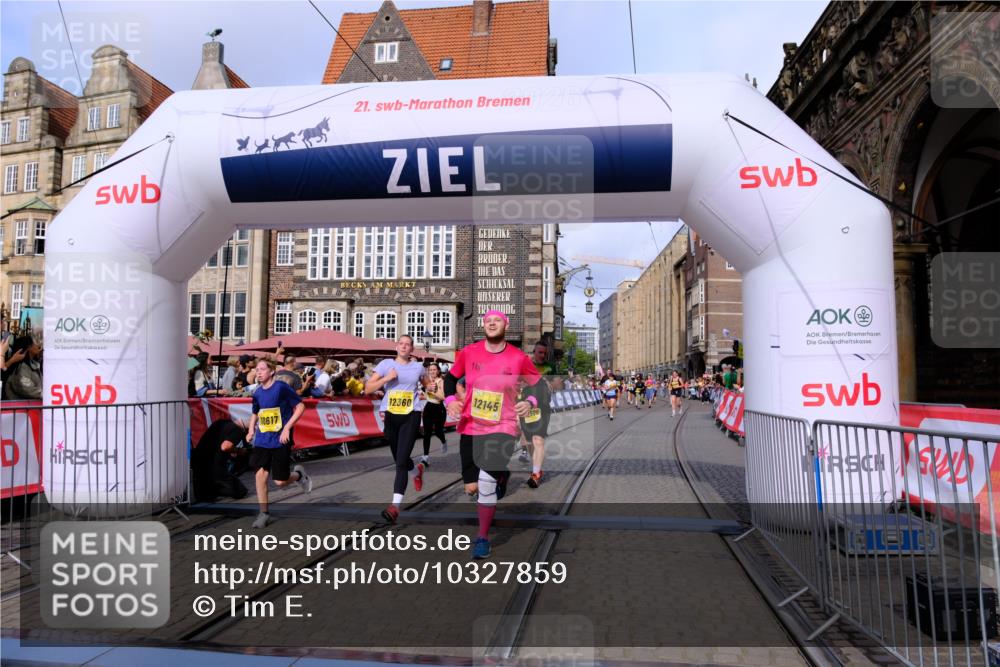 13.09.2026 - 21. swb-Marathon Bremen Tim E. http://msf.ph/oto/10327859 13.09.2026 11:02:18 Ziel 10257, 10409, 10444, 10473, 10500, 10617, 10803, 10817, 10924, 11115, 11268, 11369, 11436, 11811, 11859, 12016, 12095, 12145, 12360, 12412, 12437, 12466, 12506 meine-sportfotos.de