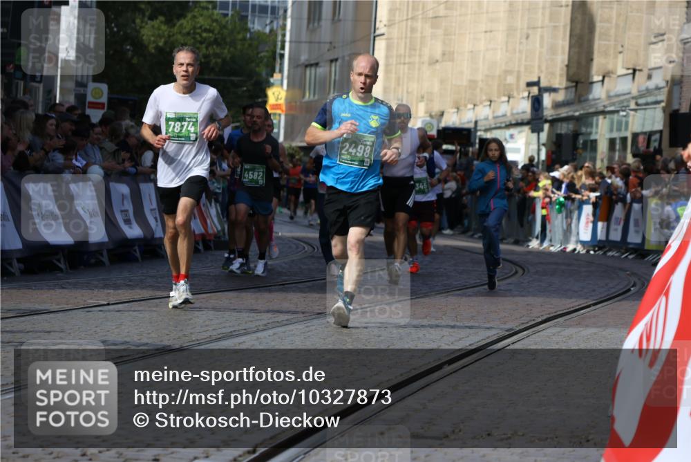 13.09.2026 - 21. swb-Marathon Bremen Strokosch-Dieckow http://msf.ph/oto/10327873 13.09.2026 13:13:03 Ziel 1513, 2350, 2362, 3054, 3988, 4605, 4879, 5416, 6796, 8029, 9775, 9803, 13106, 280, 313, 621, 987, 1207, 2498, 2962, 3566, 3625, 4582, 5345, 5769, 6038, 6394, 7874, 8197, 8291, 8464, 9092 meine-sportfotos.de