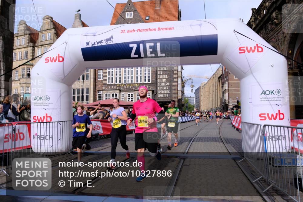 13.09.2026 - 21. swb-Marathon Bremen Tim E. http://msf.ph/oto/10327896 13.09.2026 11:02:18 Ziel 10257, 10409, 10444, 10473, 10500, 10617, 10803, 10817, 10924, 11115, 11268, 11369, 11436, 11811, 11859, 12016, 12095, 12145, 12360, 12412, 12437, 12466, 12506 meine-sportfotos.de