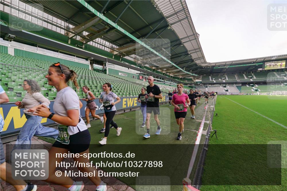 13.09.2026 - 21. swb-Marathon Bremen Michael Burmester http://msf.ph/oto/10327898 13.09.2026 13:33:20 Laufen im Stadion 155, 344, 350, 386, 428, 490, 594, 617, 690, 765, 786, 787, 1001, 1048, 1051, 1098, 1133, 1292, 1377, 1427, 1444, 1557, 1591, 1592, 1661, 1760, 1801, 1827, 1897, 1923, 1996, 2077, 2132, 2226, 2230, 2231, 2253, 2270, 2274, 2320, 2374, 2399, 2400, 2456, 2479, 2511, 2514, 2515, 2523, 2539, 2543, 2556, 2616, 2630, 2641, 2649, 2718, 2735, 2757, 2769, 2787, 2848, 2982, 3014, 3345, 3350, 3443, 3503, 3577, 3601, 3614, 3746, 3797, 3875, 3901, 3911, 3952, 4001 meine-sportfotos.de