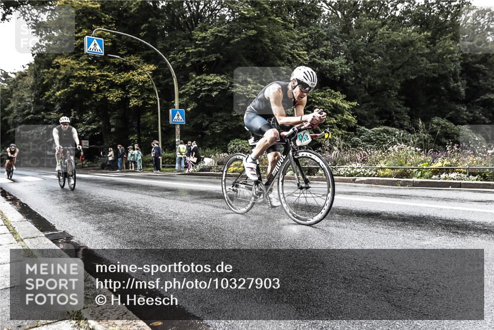 13.09.2026 - Stadtparktriathlon H.Heesch http://msf.ph/oto/10327903 13.09.2026 11:56:23 Radfahren 842, 858, 879, 919, 990 meine-sportfotos.de