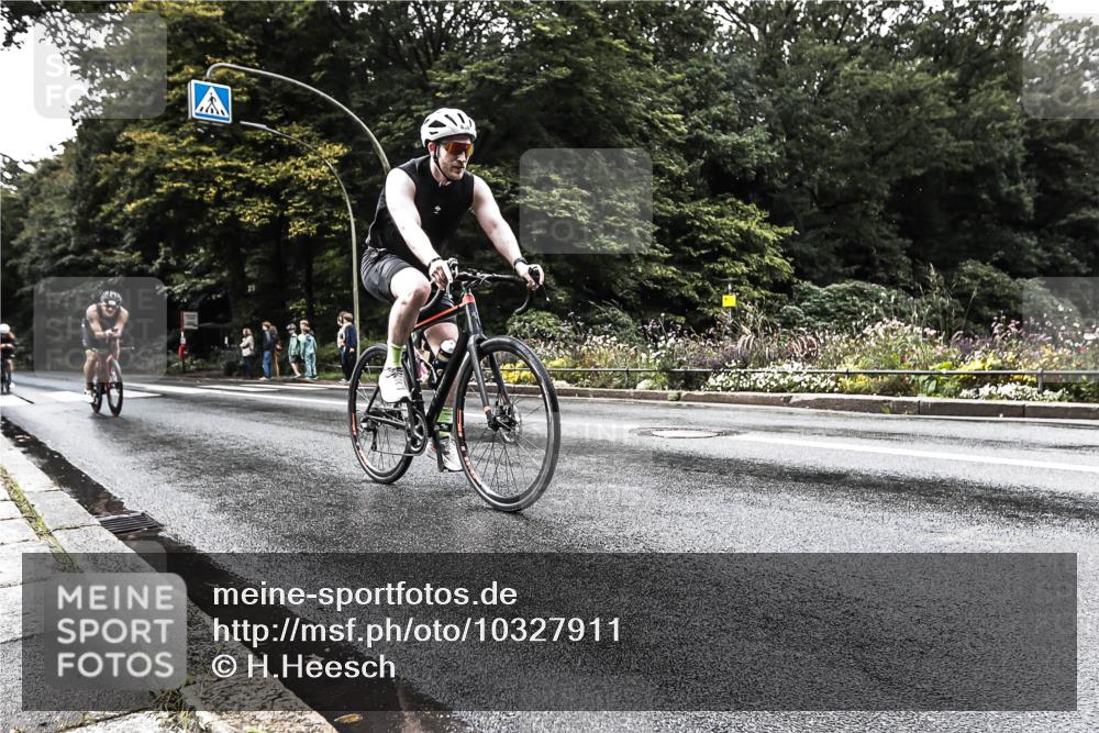 13.09.2026 - Stadtparktriathlon H.Heesch http://msf.ph/oto/10327911 13.09.2026 11:56:24 Radfahren 842, 858, 879, 919, 990 meine-sportfotos.de