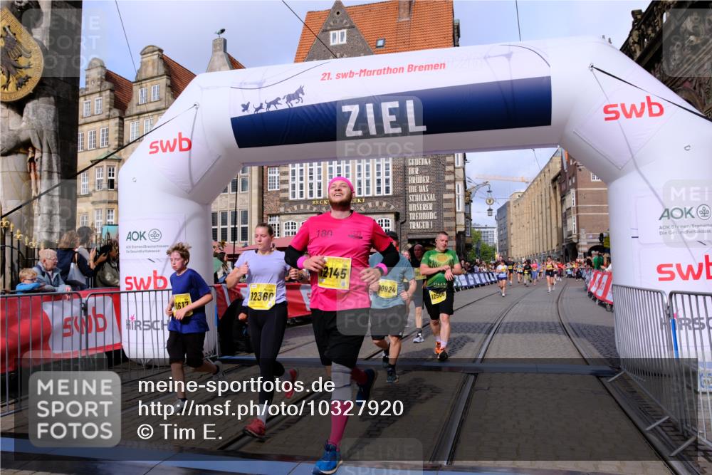 13.09.2026 - 21. swb-Marathon Bremen Tim E. http://msf.ph/oto/10327920 13.09.2026 11:02:18 Ziel 10257, 10409, 10444, 10473, 10500, 10617, 10803, 10817, 10924, 11115, 11268, 11369, 11436, 11811, 11859, 12016, 12095, 12145, 12360, 12412, 12437, 12466, 12506 meine-sportfotos.de
