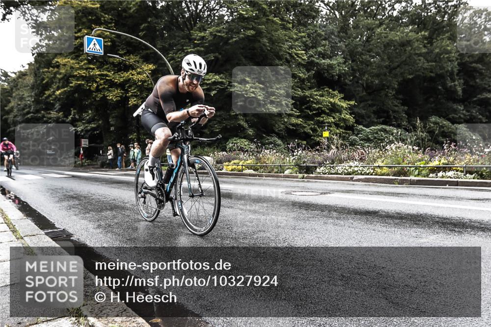 13.09.2026 - Stadtparktriathlon H.Heesch http://msf.ph/oto/10327924 13.09.2026 11:56:26 Radfahren 816, 842, 858, 919, 990 meine-sportfotos.de