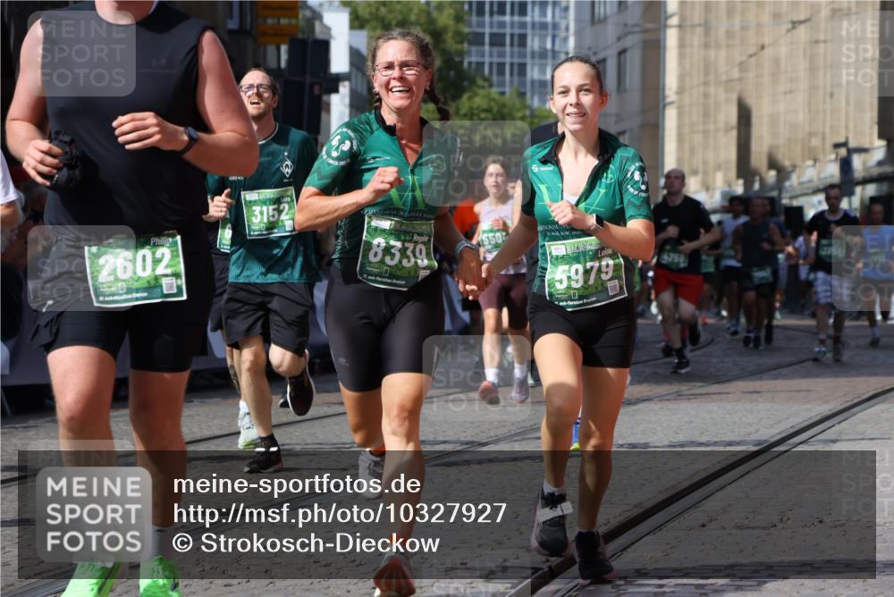 13.09.2026 - 21. swb-Marathon Bremen Strokosch-Dieckow http://msf.ph/oto/10327927 13.09.2026 13:31:22 Ziel 217, 244, 1189, 1398, 1479, 2513, 2802, 2902, 3360, 3800, 4251, 4647, 5600, 5846, 6307, 6419, 6732, 7198, 7359, 7637, 7760, 7798, 7882, 8382, 8543, 8616, 9274, 9290, 9507, 9767, 9937, 9958, 9962, 9969, 9976, 9977, 13152, 13215, 922, 1600, 2602, 2707, 3152, 3343, 3392, 3579, 3859, 4258, 4273, 4692, 4889, 5504, 6039, 6147, 6581, 6968, 6971, 7032, 8042, 8205, 8239, 8364, 8495, 8522, 9155, 9293, 9903 meine-sportfotos.de