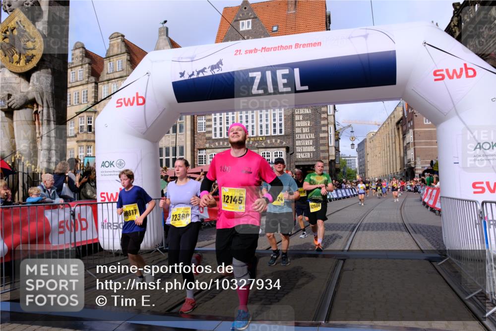 13.09.2026 - 21. swb-Marathon Bremen Tim E. http://msf.ph/oto/10327934 13.09.2026 11:02:19 Ziel 10257, 10409, 10444, 10473, 10500, 10617, 10636, 10803, 10817, 10924, 11115, 11268, 11369, 11436, 11811, 11859, 12016, 12095, 12145, 12360, 12412, 12437, 12466, 12506 meine-sportfotos.de