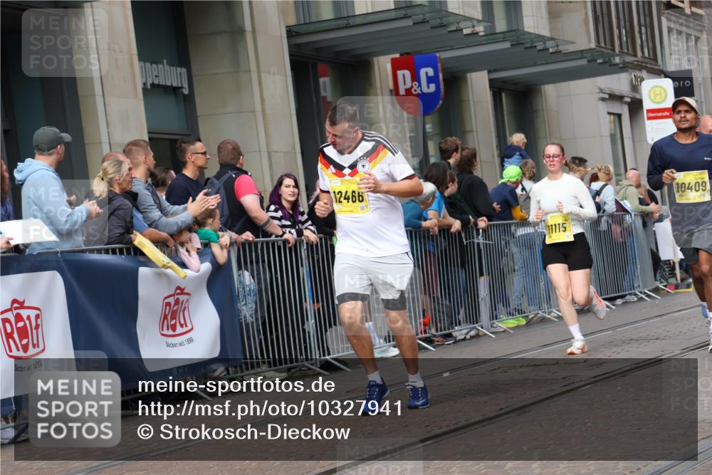13.09.2026 - 21. swb-Marathon Bremen Strokosch-Dieckow http://msf.ph/oto/10327941 13.09.2026 11:01:43 Ziel 10257, 10409, 10444, 10473, 10500, 10617, 10636, 10803, 10817, 10924, 11115, 11268, 11369, 11412, 11413, 11436, 11576, 11811, 11859, 12016, 12094, 12095, 12134, 12135, 12145, 12360, 12379, 12412, 12437, 12466, 12506, 10181, 10251, 10332, 10497, 10560, 10647, 10648, 10678, 11075, 11150, 11305, 11324, 11459, 11467, 11479, 11486, 11550, 11551, 11666, 11668, 11747, 11788, 11796, 11798, 11969, 11970, 11985, 11986, 12047, 12062 meine-sportfotos.de