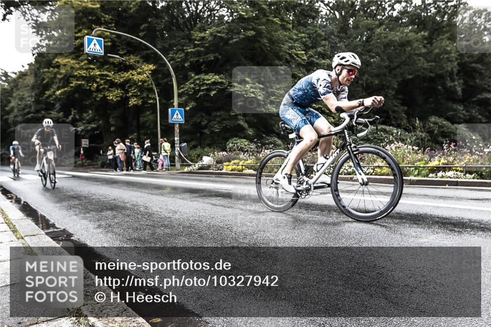 13.09.2026 - Stadtparktriathlon H.Heesch http://msf.ph/oto/10327942 13.09.2026 11:56:30 Radfahren 740, 776, 816, 1001 meine-sportfotos.de