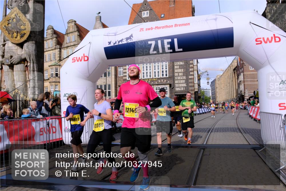 13.09.2026 - 21. swb-Marathon Bremen Tim E. http://msf.ph/oto/10327945 13.09.2026 11:02:19 Ziel 10257, 10409, 10444, 10473, 10500, 10617, 10636, 10803, 10817, 10924, 11115, 11268, 11369, 11436, 11811, 11859, 12016, 12095, 12145, 12360, 12412, 12437, 12466, 12506 meine-sportfotos.de