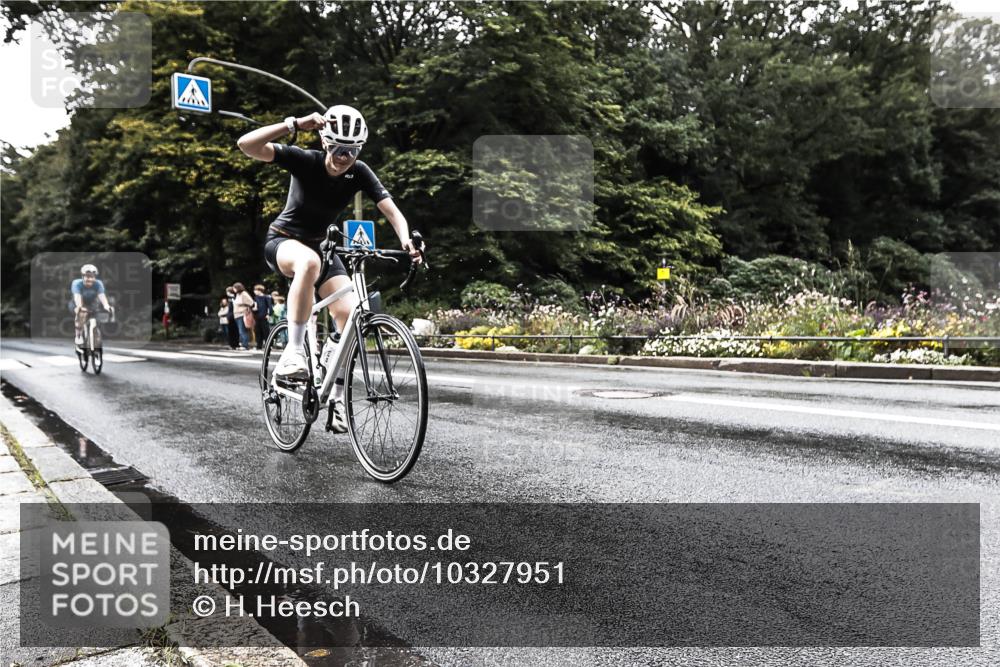 13.09.2026 - Stadtparktriathlon H.Heesch http://msf.ph/oto/10327951 13.09.2026 11:56:31 Radfahren 740, 776, 816, 1001 meine-sportfotos.de