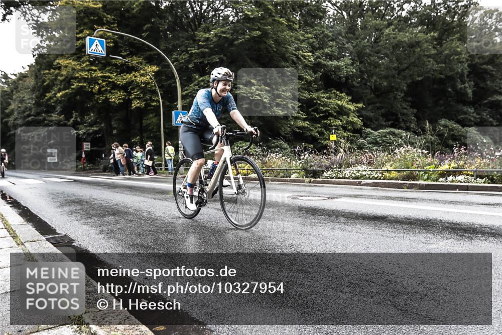 13.09.2026 - Stadtparktriathlon H.Heesch http://msf.ph/oto/10327954 13.09.2026 11:56:32 Radfahren 740, 776, 803, 816, 1001 meine-sportfotos.de